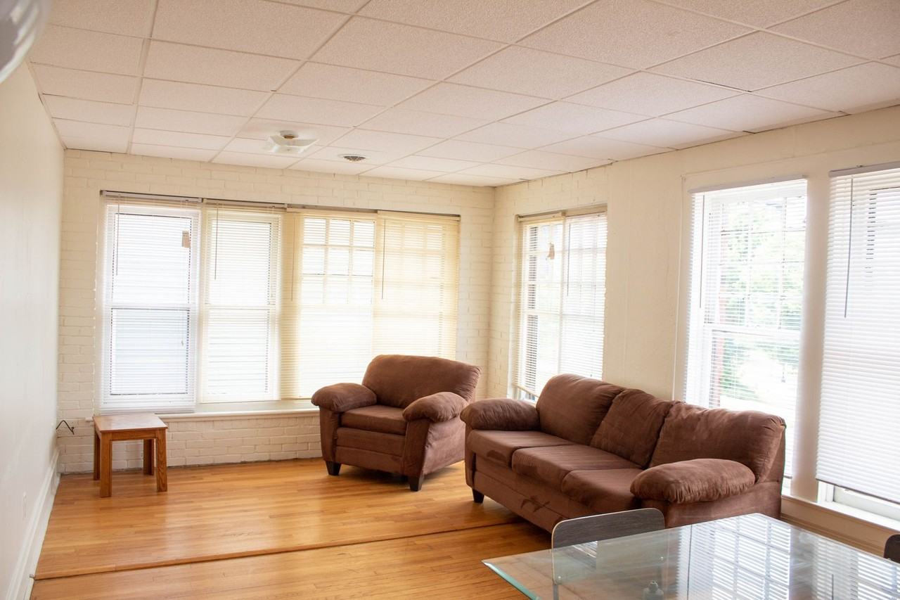 111 E Springfield - Photo 3 of 50