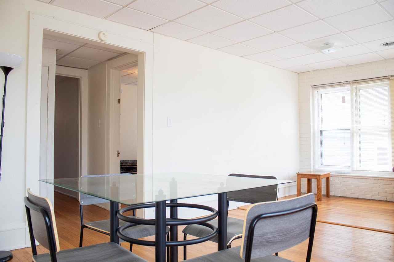 111 E Springfield - Photo 4 of 50