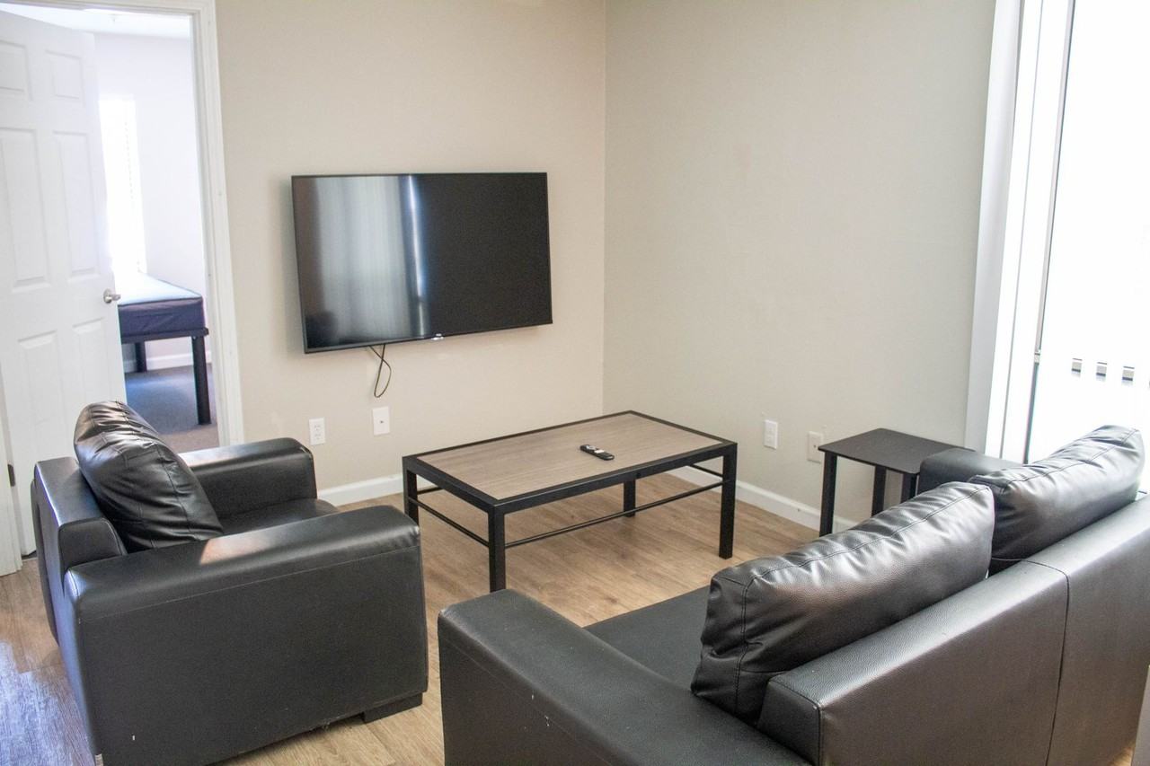 105 S Wright - Photo 3 of 50