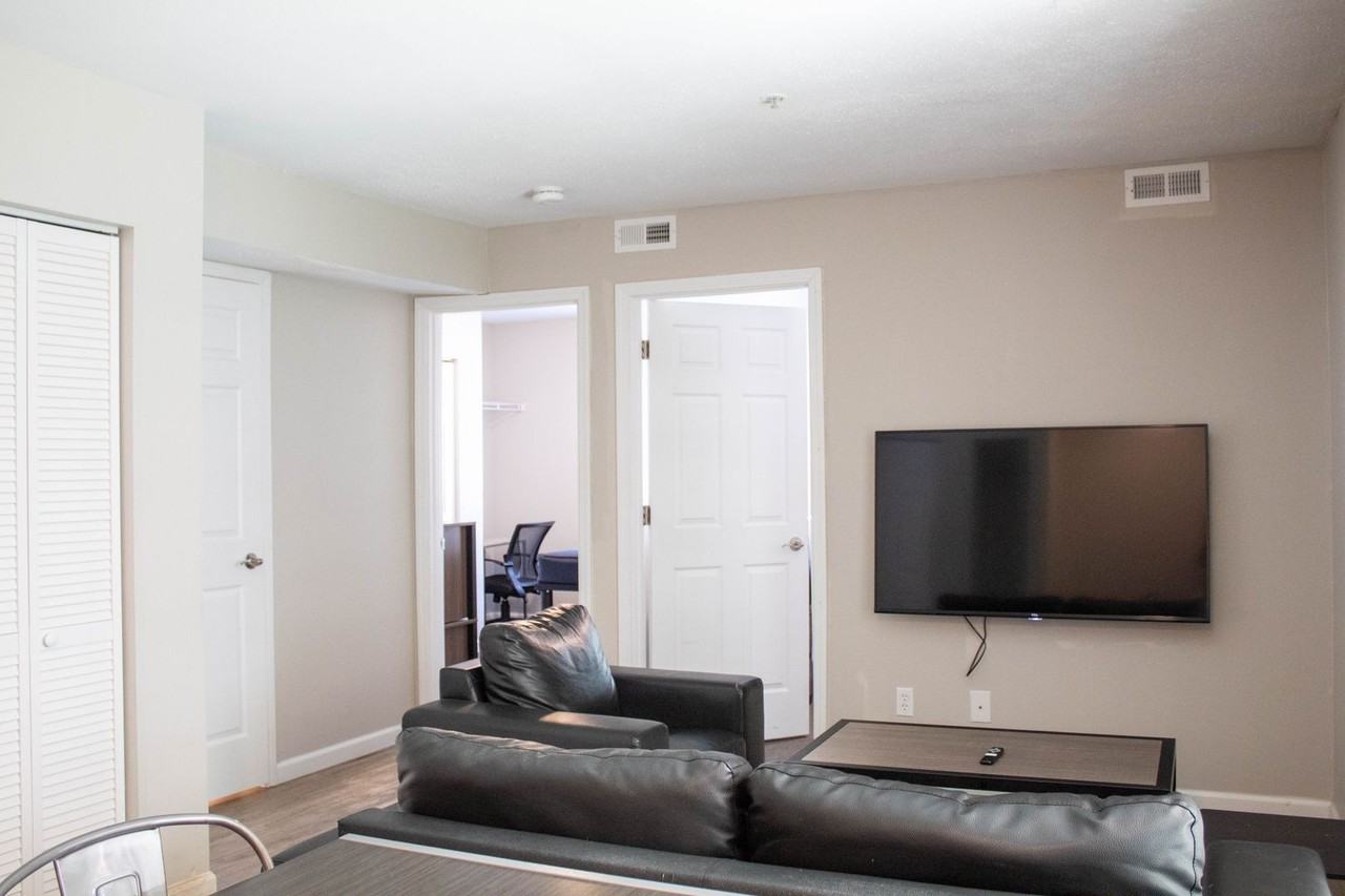 105 S Wright - Photo 4 of 50