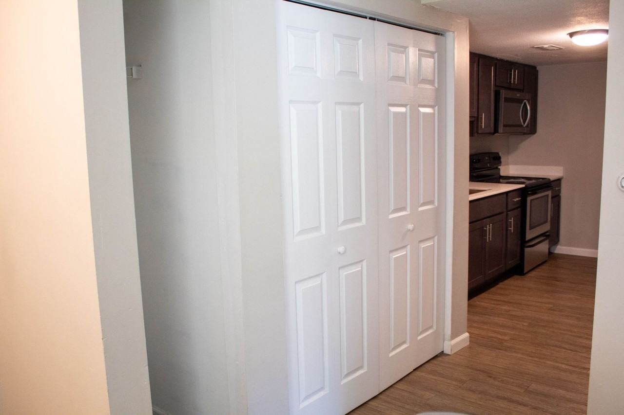 105 S Wright - Photo 5 of 50