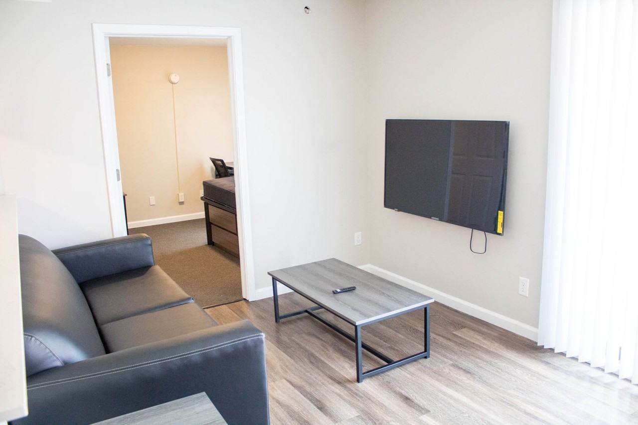 105 S Wright - Photo 3 of 44