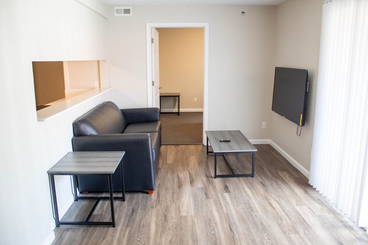 105 S Wright - Photo 4 of 44