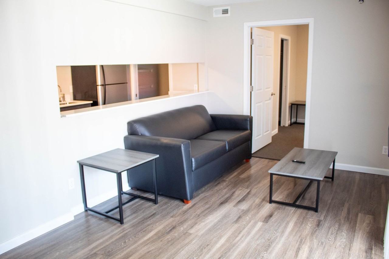 105 S Wright - Photo 5 of 44