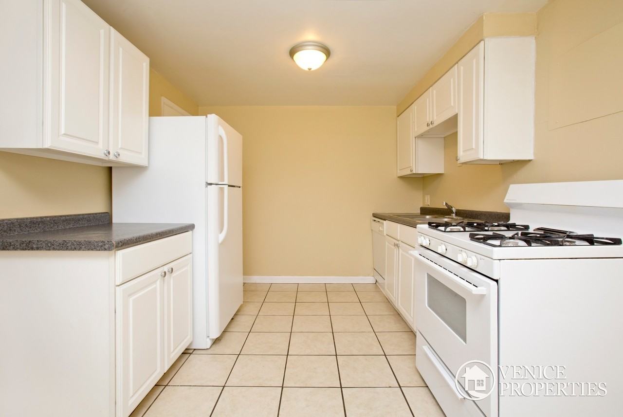 1659 N 4th St #C - Photo 5 of 15