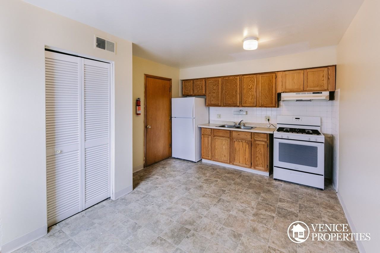 1669 N 4th St #B1 - Photo 5 of 17