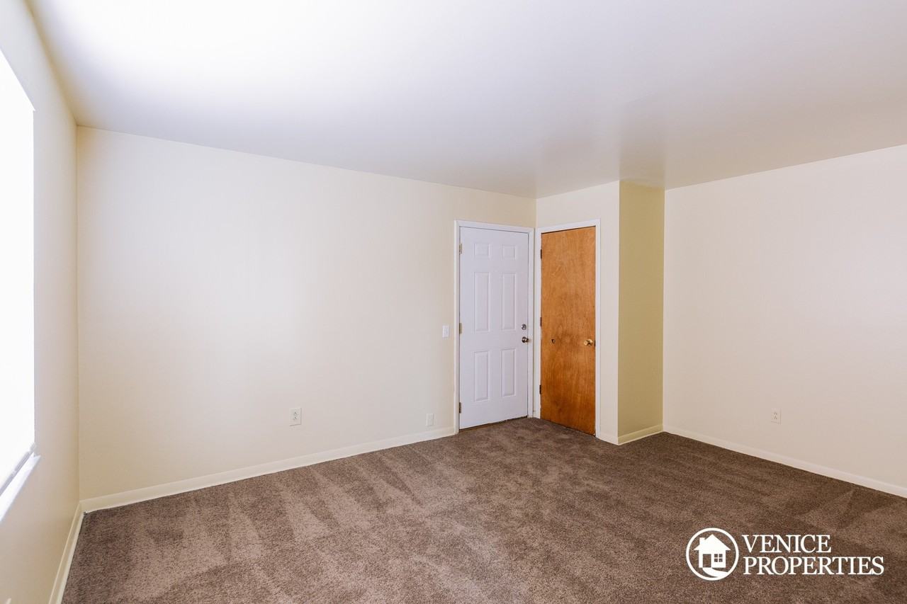1669 N 4th St #B3 - Photo 2 of 17