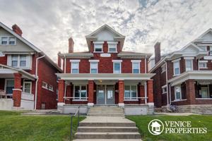 featured image of 1990 Summit St