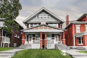 featured image of 1994 Summit St