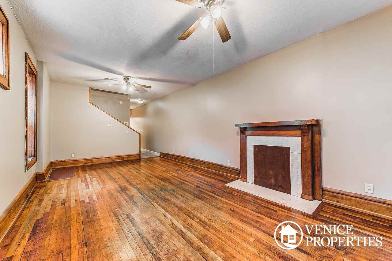 1994 Summit St - Photo 2 of 23