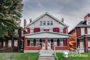 featured image of 2176 Summit St