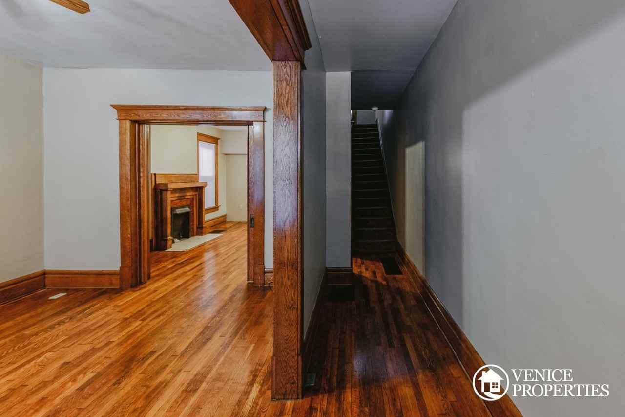 2178 Summit St - Photo 2 of 21