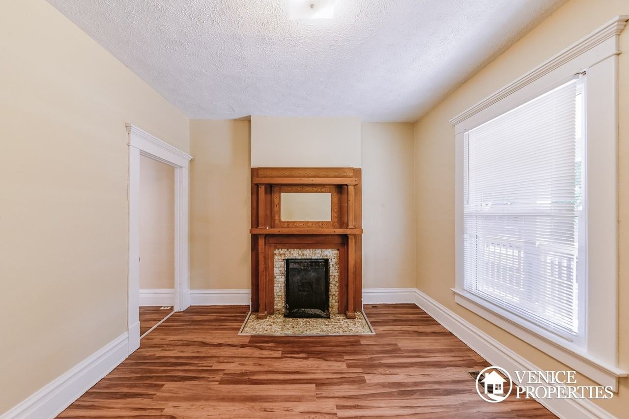 2181 Indiana Ave - Photo 4 of 16