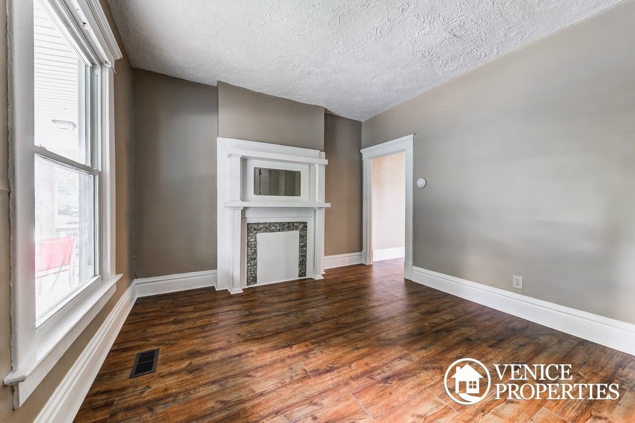 2183 Indiana Ave - Photo 2 of 18