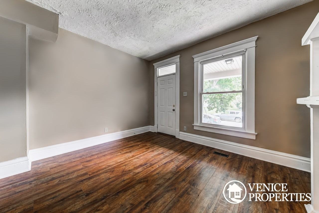 2183 Indiana Ave - Photo 4 of 18