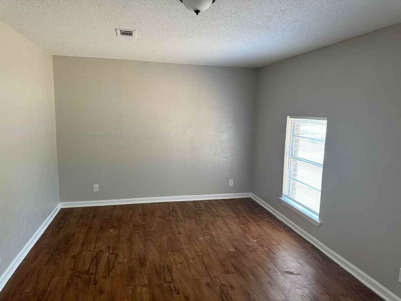140 Mill St - Photo 5 of 13