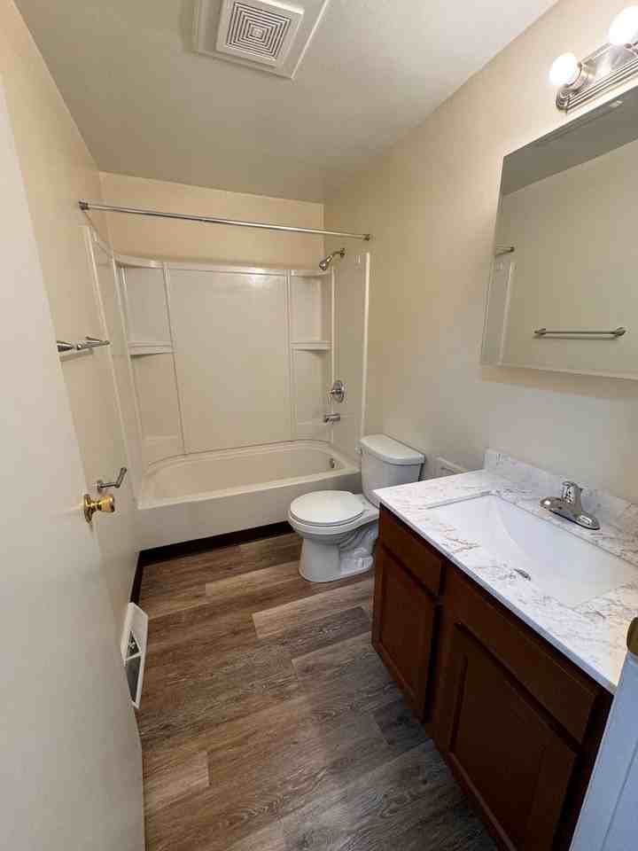 597 Aurora Dr - Photo 6 of 14