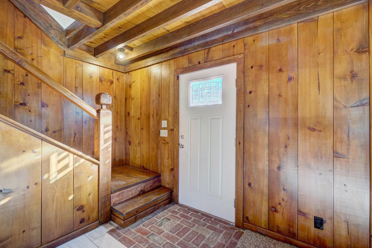 2201 N Post Rd - Photo 6 of 48