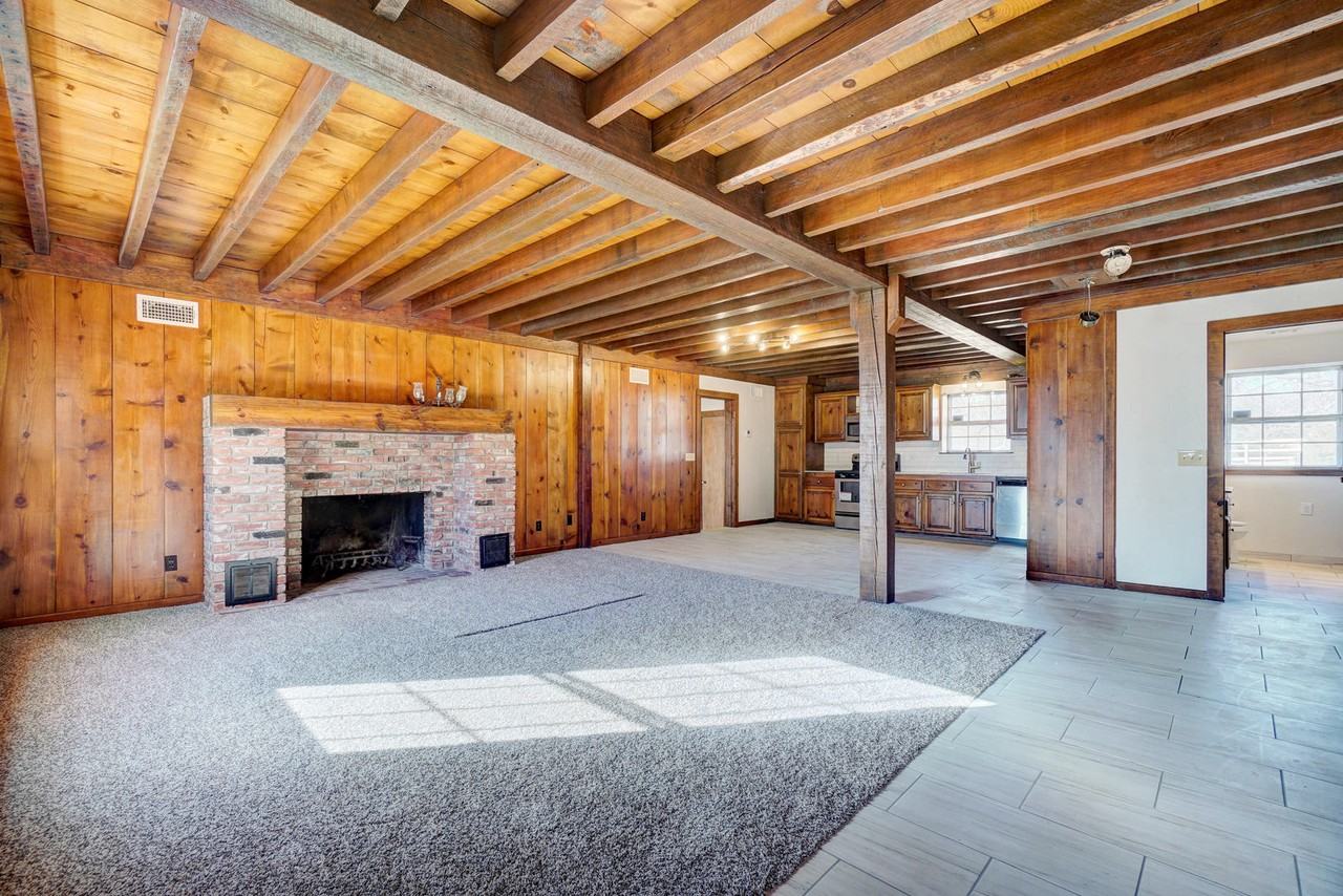 2201 N Post Rd - Photo 7 of 48