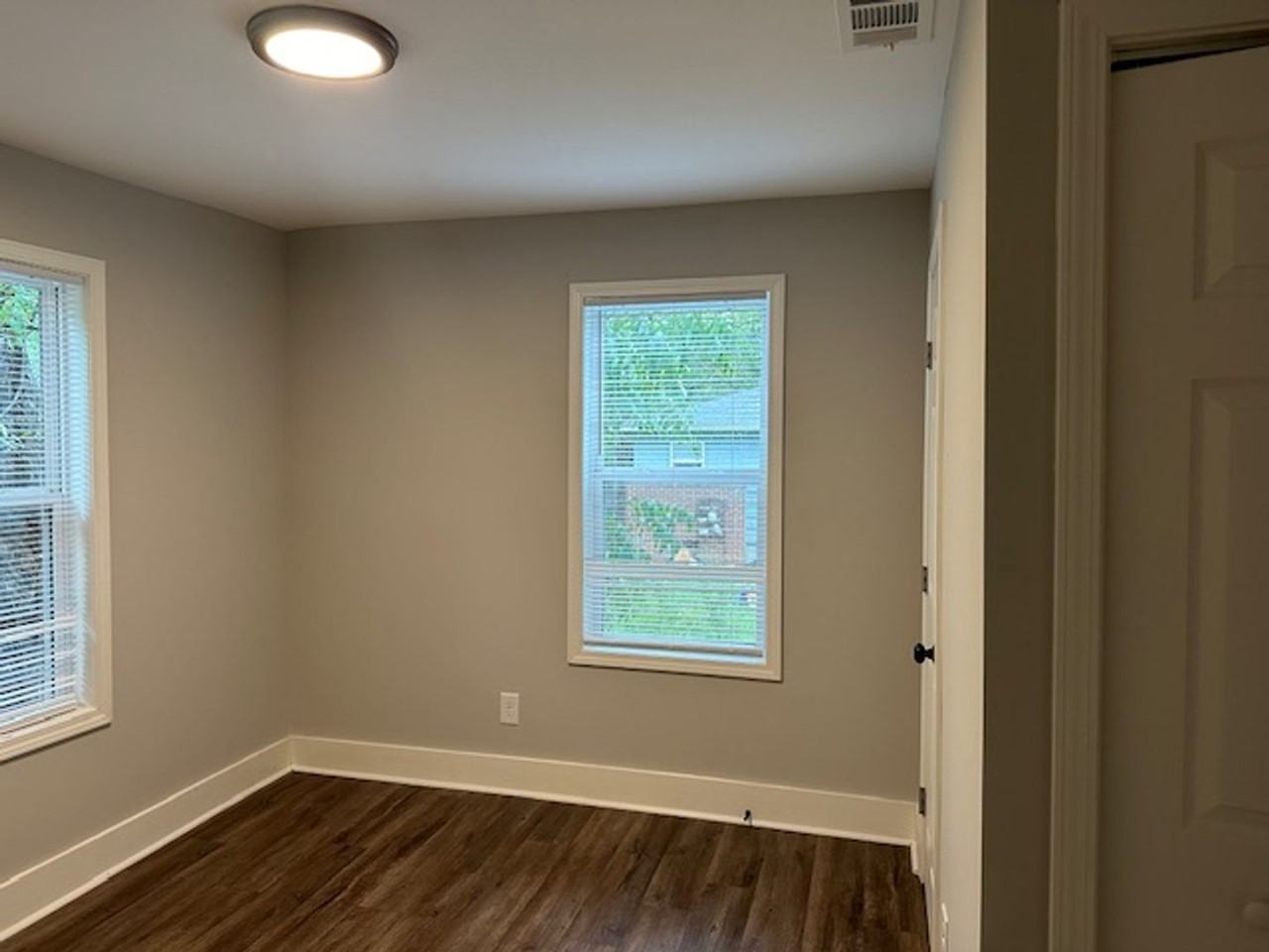 2136 Newton St - Photo 5 of 7