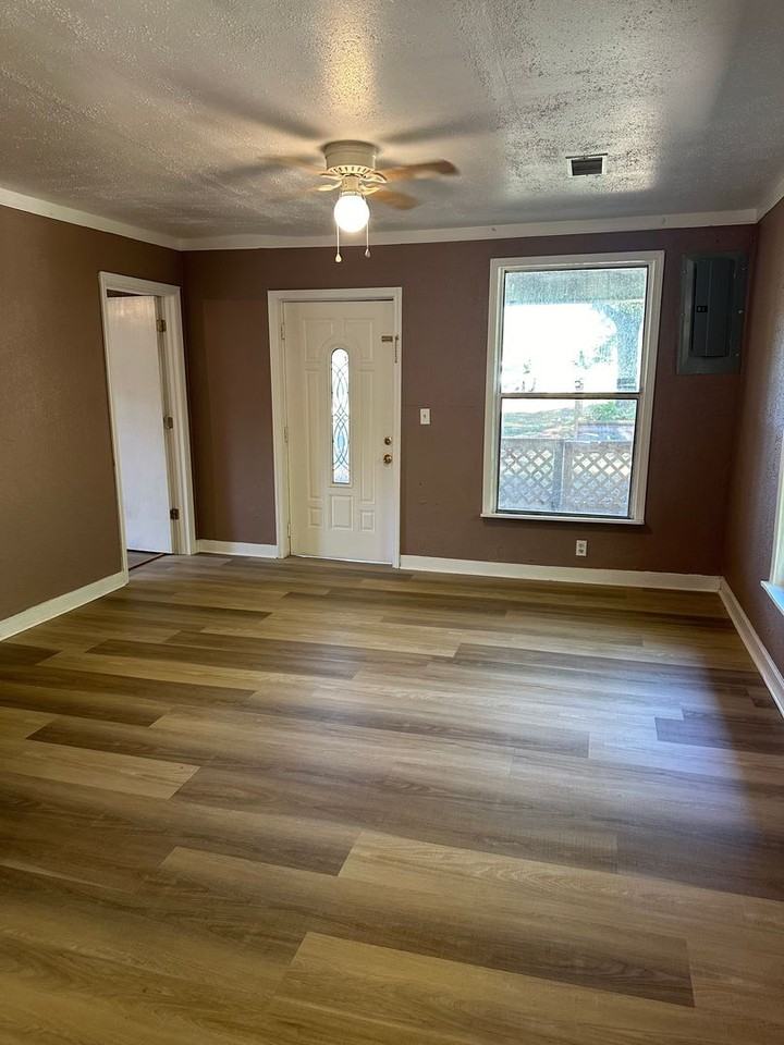 645 Oak Grove Rd - Photo 2 of 10