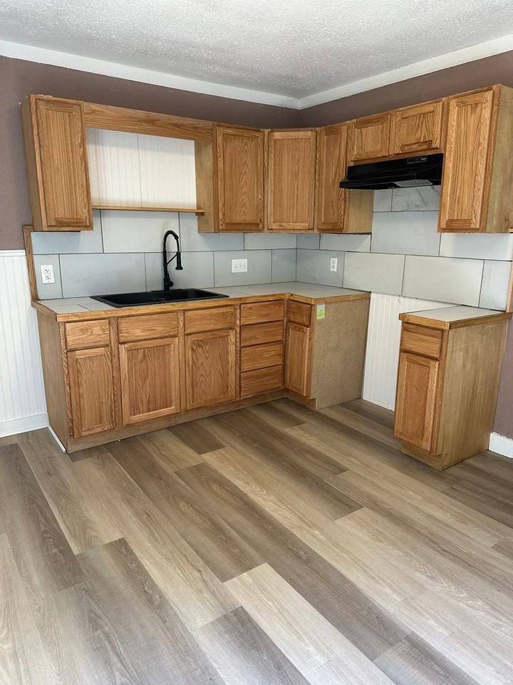 645 Oak Grove Rd - Photo 4 of 10