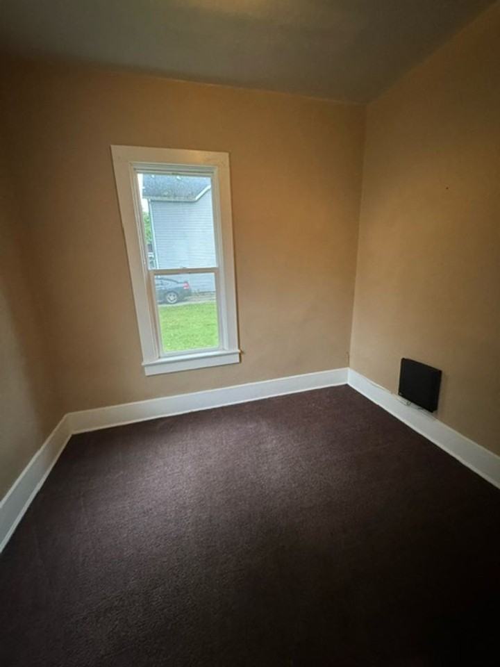 1334 Huestis Ave - Photo 3 of 10