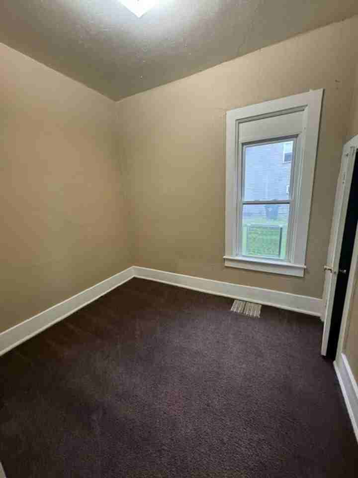 1334 Huestis Ave - Photo 7 of 10