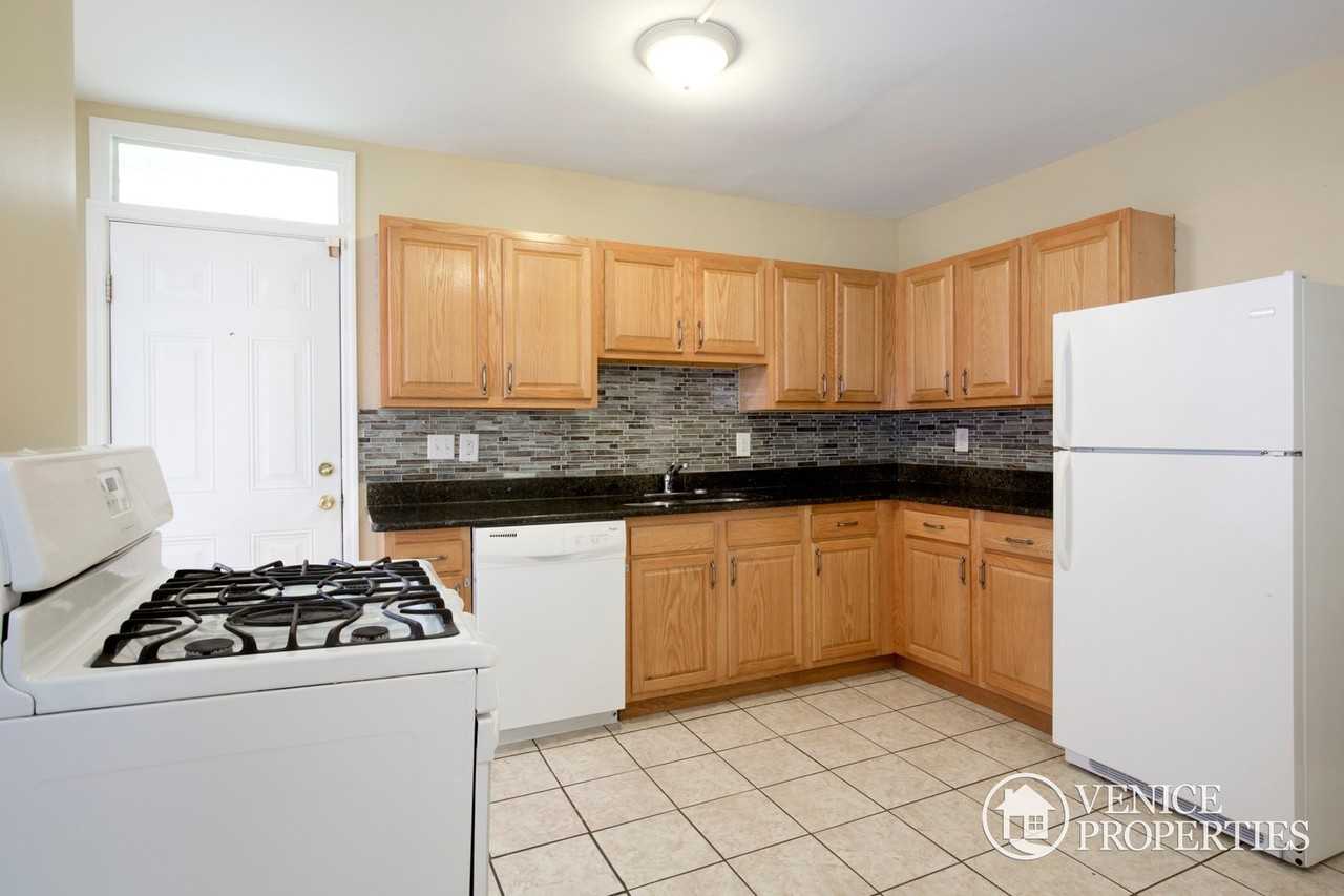 1641 N 4th St - Photo 5 of 18