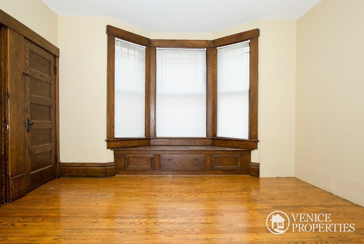 170 E Oakland Ave - Photo 5 of 24