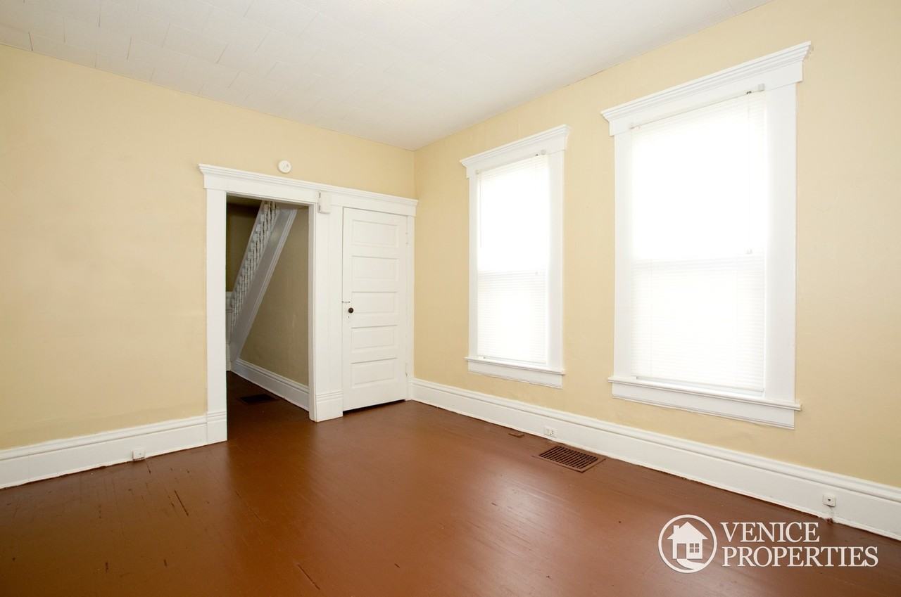 242 E Patterson Ave - Photo 6 of 22