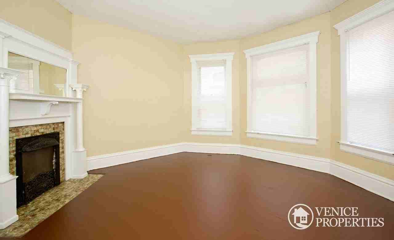 242 E Patterson Ave - Photo 7 of 22