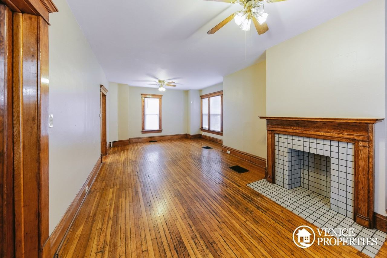 2136 Indiana Ave - Photo 4 of 20