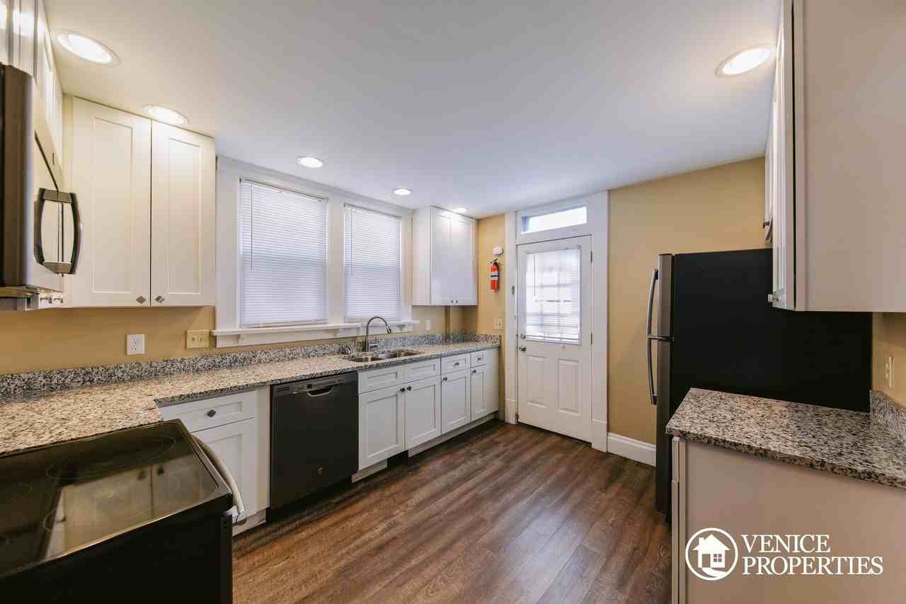 2136 Indiana Ave - Photo 6 of 20