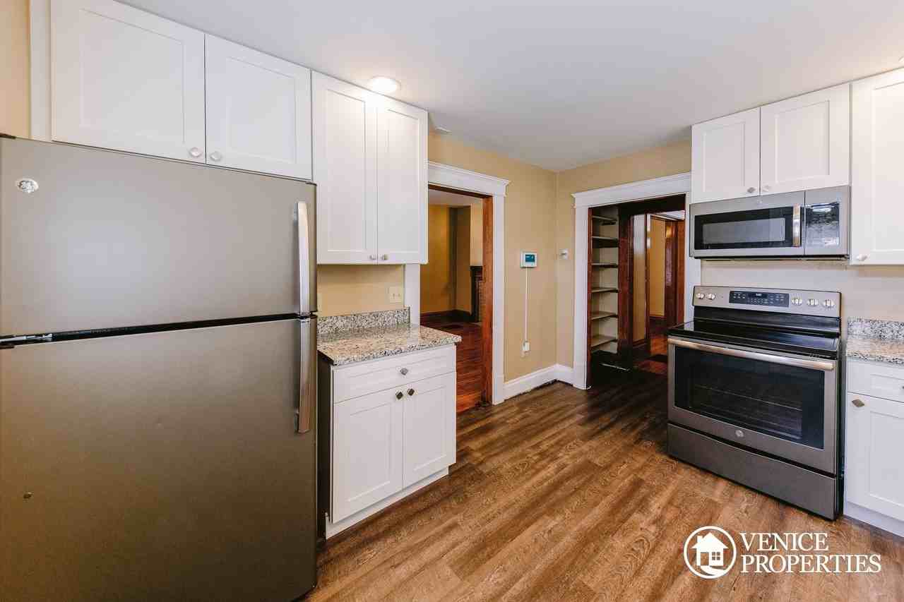 2136 Indiana Ave - Photo 7 of 20