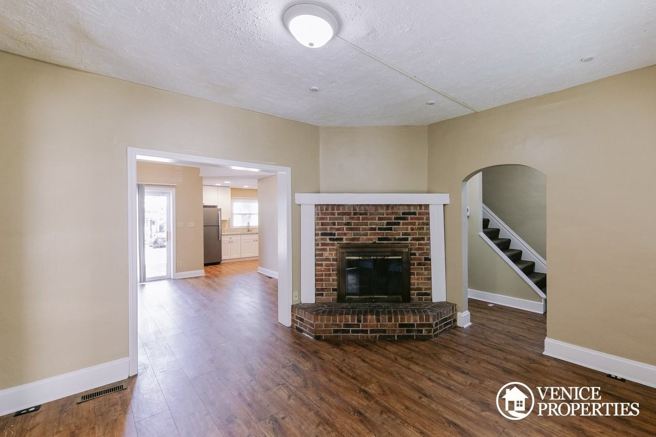 2153 Indiana Ave - Photo 2 of 21