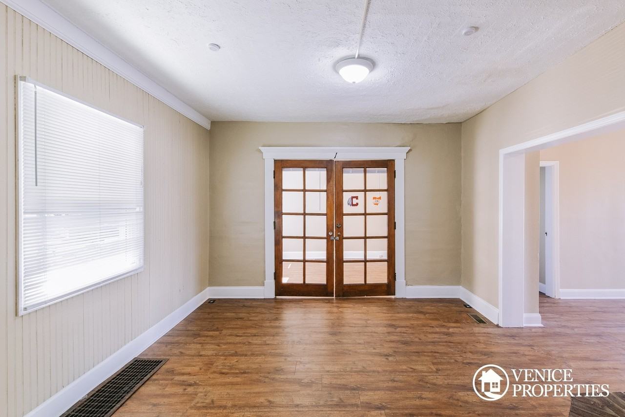 2153 Indiana Ave - Photo 4 of 21