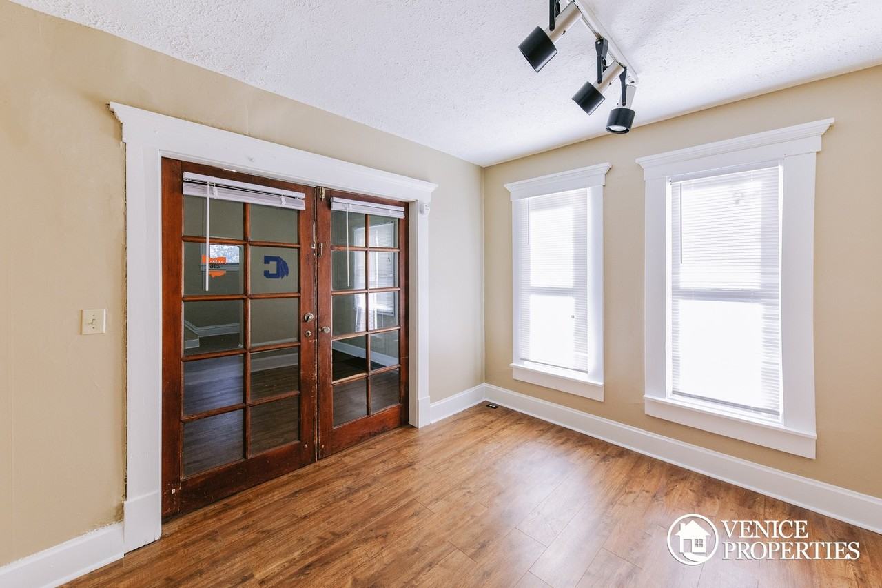 2153 Indiana Ave - Photo 5 of 21