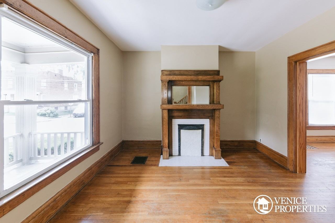 2177 Indiana Ave - Photo 4 of 21