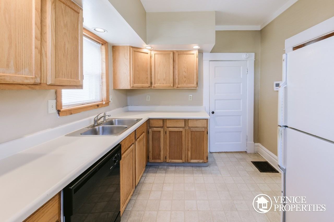 2177 Indiana Ave - Photo 7 of 21