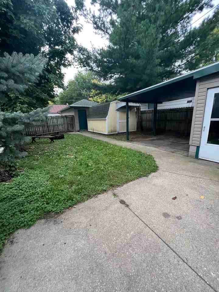 413 8th St S - Photo 3 of 24