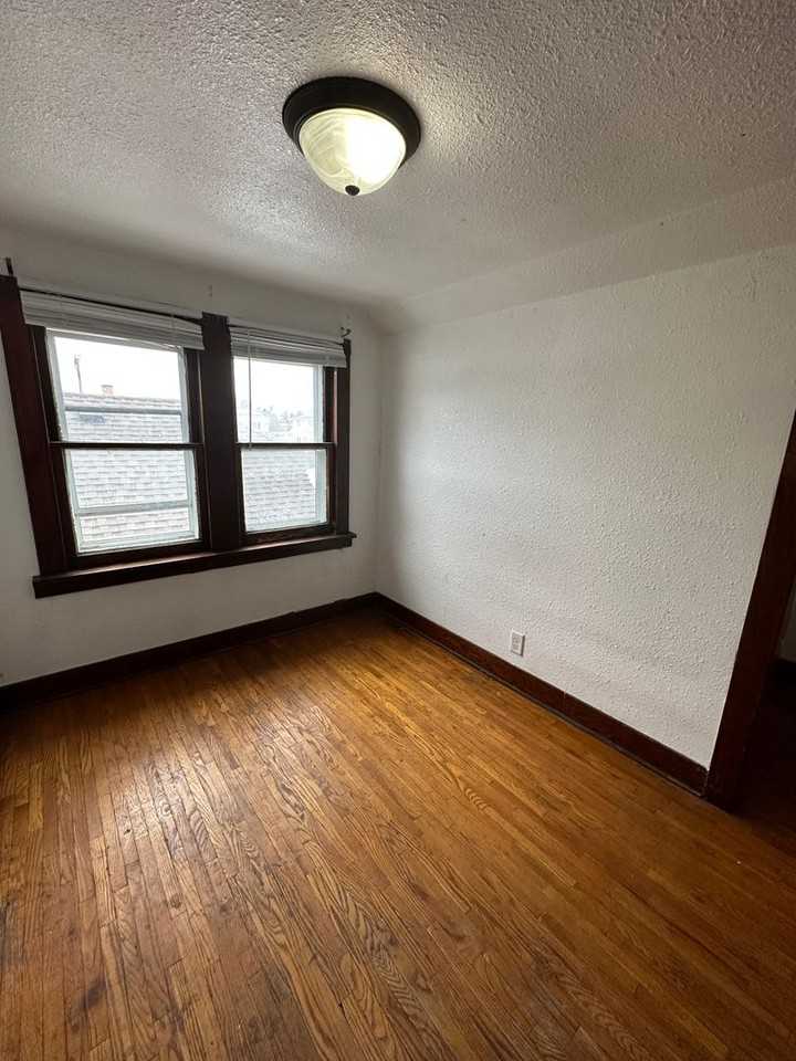 725 24th St N - Photo 6 of 28
