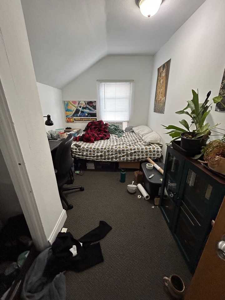 1010 Badger St - Photo 4 of 16
