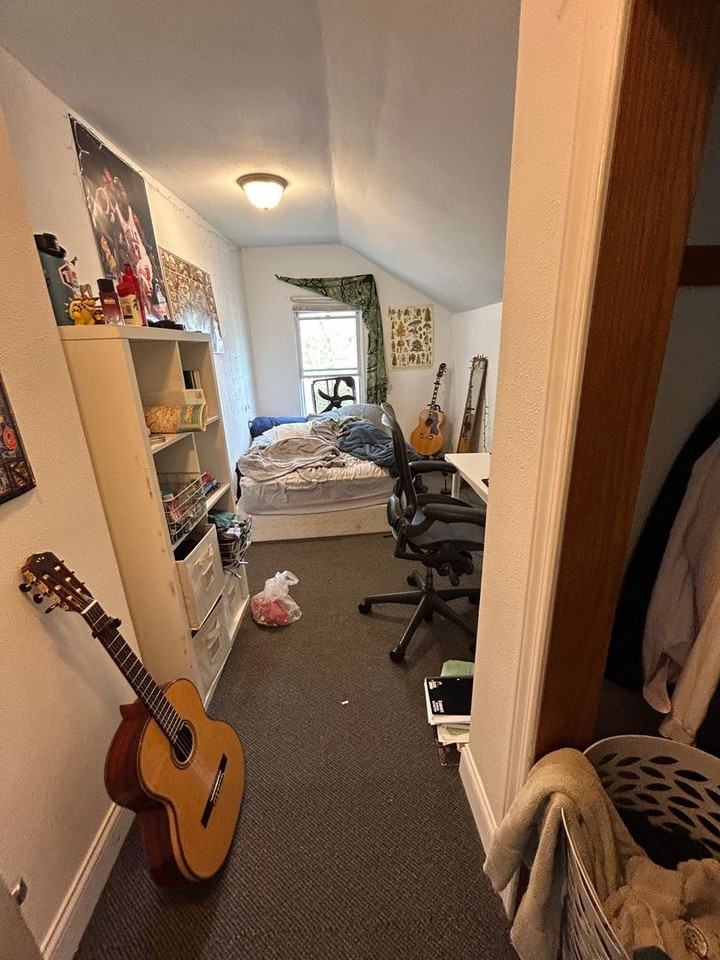 1010 Badger St - Photo 6 of 16