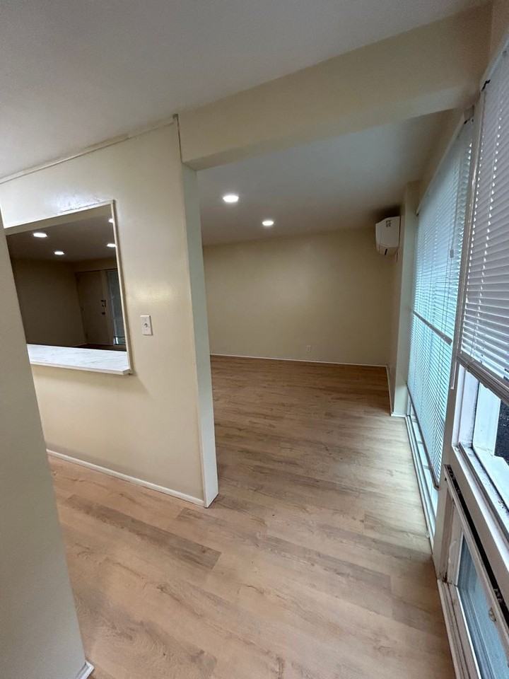 262 S Corl St Apt 2a - Photo 2 of 20