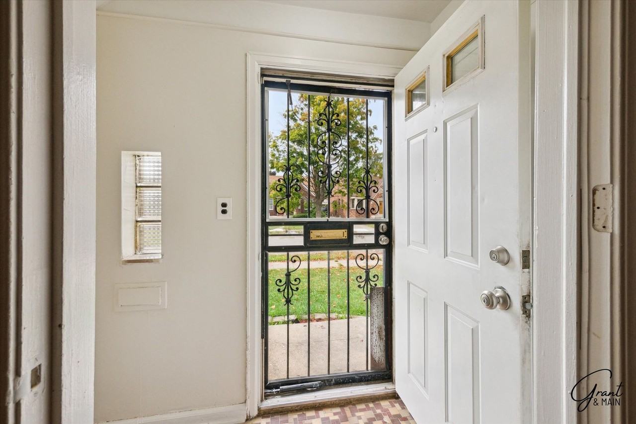 10606 Marne St - Photo 2 of 16