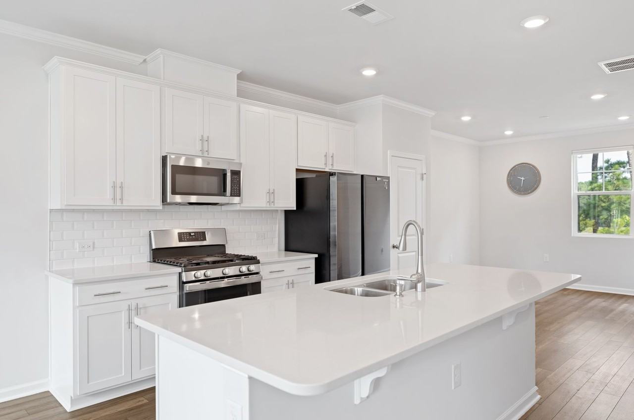 1090 Shoreside Dr - Photo 3 of 19