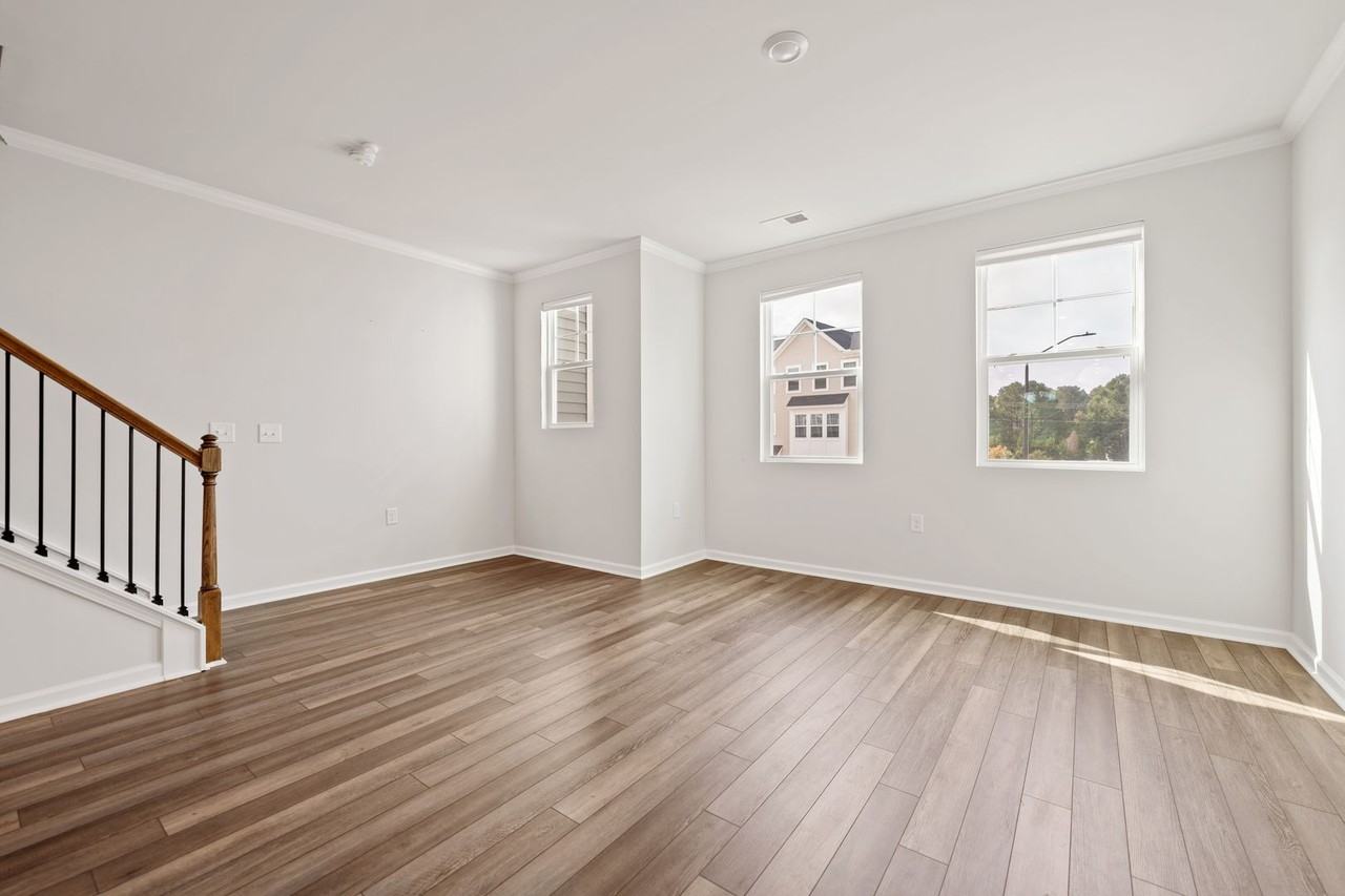 1090 Shoreside Dr - Photo 6 of 19