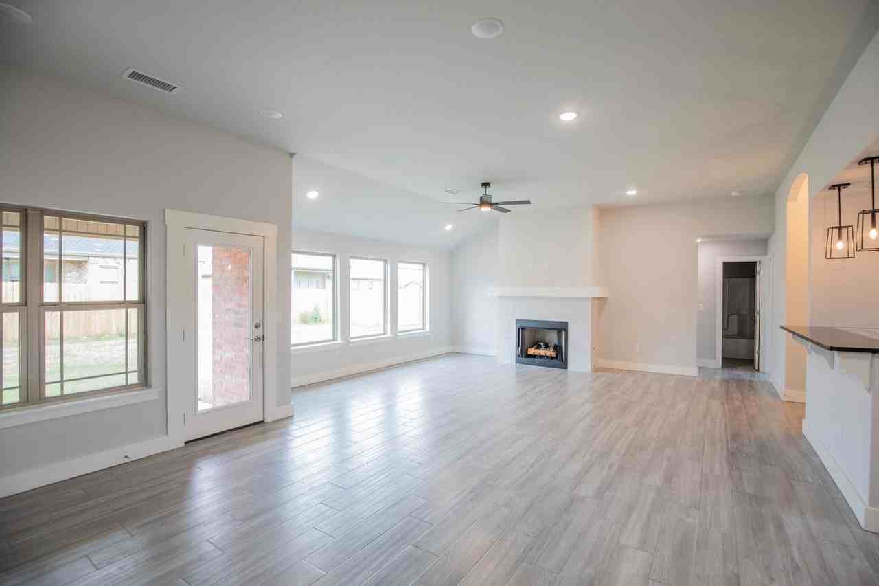 1029 Autumn Royal Ave - Photo 2 of 17