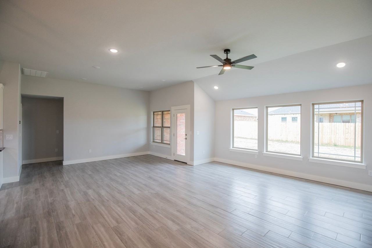 1029 Autumn Royal Ave - Photo 3 of 17